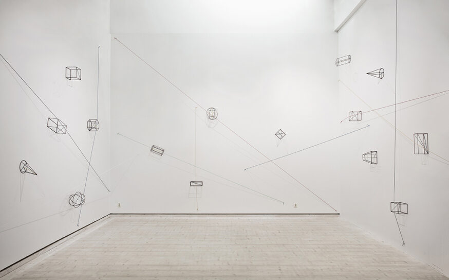 The Geometry Lesson 2019. Installation view. Metal, thread, pins, tensors, magnets. Galería Elba Benítez. Photo: Johan Persson