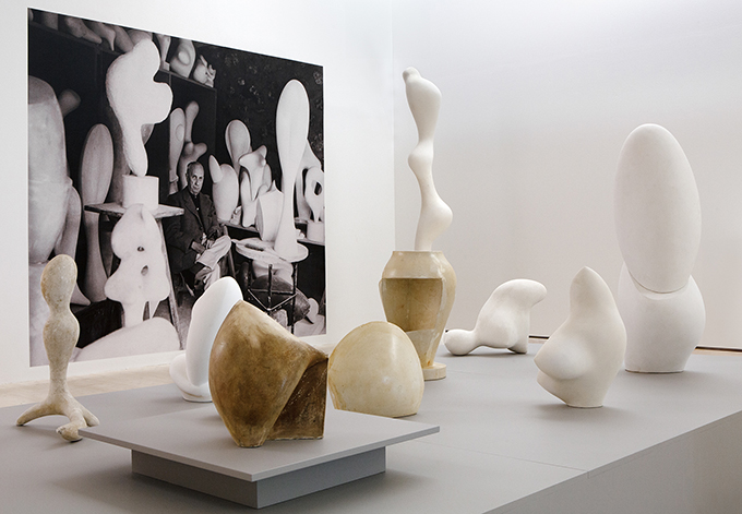 Plaster sculptures by the artist Hans (Jean) Arp in the exhibition "Come as you are ... and other new acquisitions".